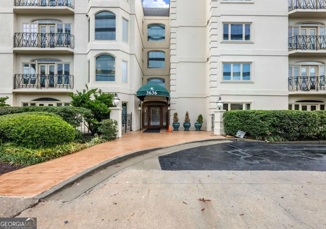 2nd image of 3636 Peachtree Rd NE, Atlanta, GA 30319