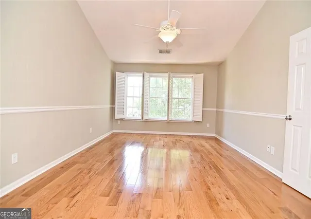 Photo 4 of Townhouse for sale at 4772 Ivy Ridge Dr, Atlanta, GA 30339 | MLS# 10826356 | Listing updated on 2026-10-25