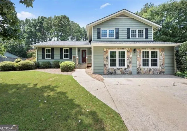 Photo 1 of Single family home for sale at 392 Heritage Ln, Alpharetta, GA 30009 | MLS# 10836572 | Listing updated on 2026-09-14