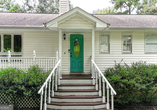 Photo 3 of Single family home for sale at 110 Crestmont Dr, Calhoun, GA 30701 | MLS# 10822933 | Listing updated on 2026-10-08