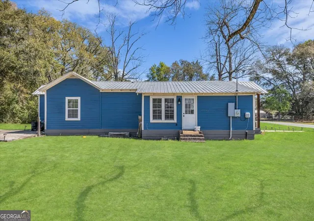 2nd image of 424 Gilford St, Jesup, GA 31546 | MLS# 10722370