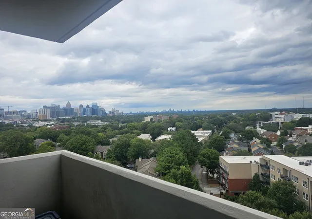 Listing Photo 4 - Condo for sale in building located at 375 Ralph Mcgill Blvd Ne, Atlanta, GA 30312 - Unit # 1305