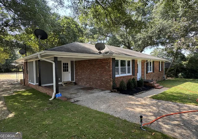 1st image of 215 Denham St, Thomaston, GA 30286 | MLS# 10818233