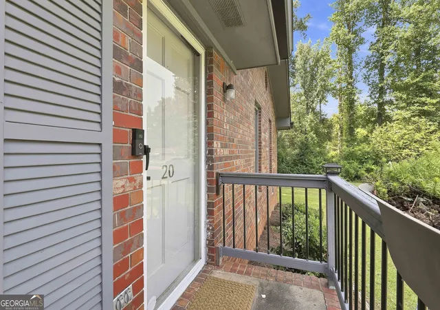 2nd image of 20 Willow Ct, Newnan, GA 30263 | MLS# 10817379