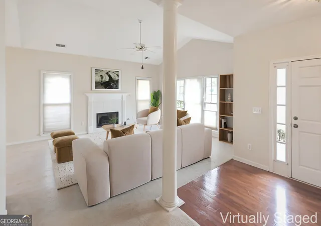Photo 3 of Sale Pending at 2813 Colleton Dr, Marietta, GA 30066 | MLS# 10798524 | Listing updated on 2026-09-17