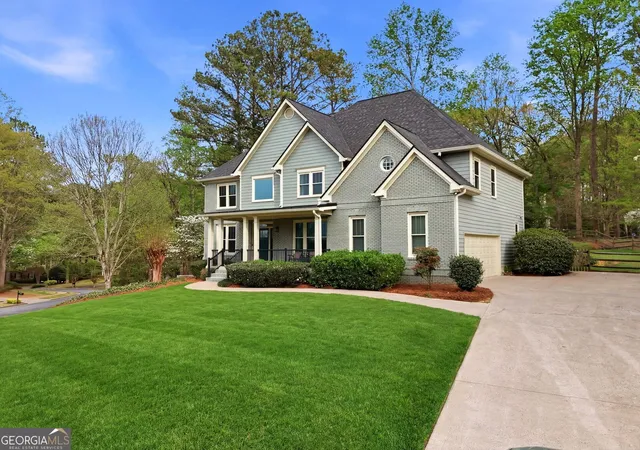Photo 3 of Sale Pending at 1020 Avery Crk Dr, Woodstock, GA 30188 | MLS# 10728798 | Listing updated on 2026-04-17
