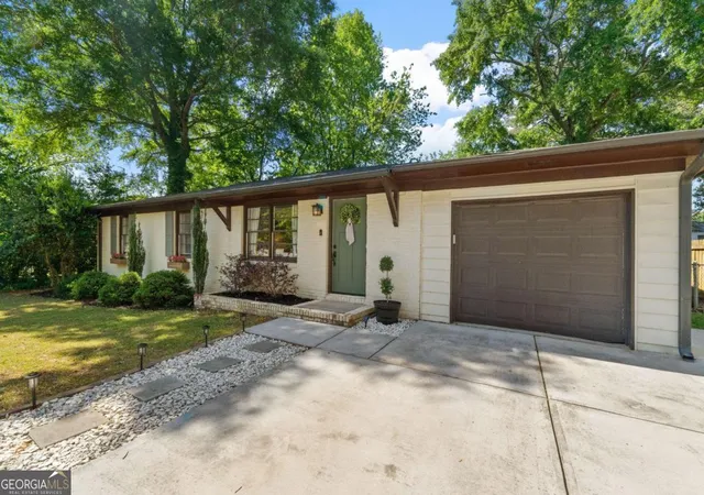 2nd image of 702 Burbank Dr Se, Smyrna, GA 30080 | MLS# 10796505