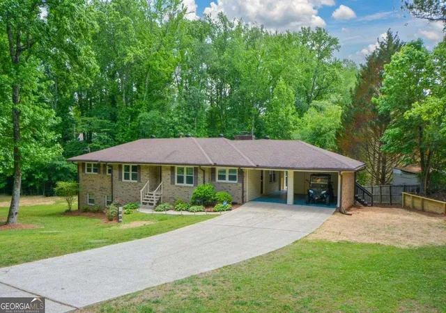 Homes for sale in Cumming, GA | 5851 Wills Orchard Rd, Cumming, GA 30040 | MLS# 10763297