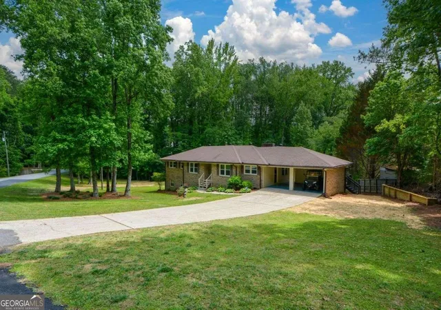 Homes for sale in Cumming, GA | 5851 Wills Orchard Rd, Cumming, GA 30040 | MLS# 10763297