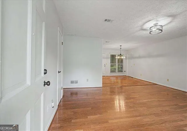 image of 3095 Woodland Dr Nw, Kennesaw, GA 30152 | MLS# 10809615