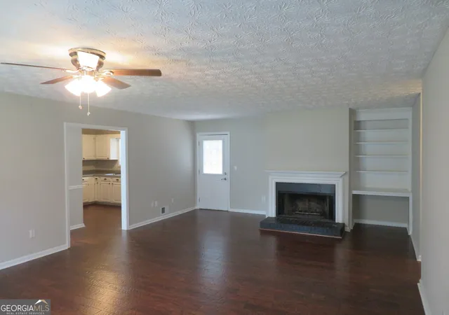 Photo 4 of Sale Pending at 1001 Winston Wy Nw, Acworth, GA 30102 | MLS# 10812843 | Listing updated on 2026-10-16