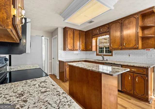 Photo 3 of Single family home for sale at 842 Twin Oaks Dr, Monroe, GA 30655 | MLS# 10810757 | Listing updated on 2026-08-29