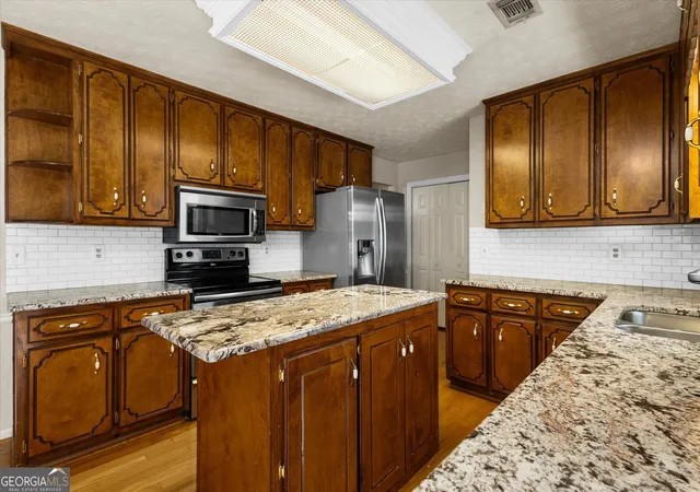 Photo 4 of Single family home for sale at 842 Twin Oaks Dr, Monroe, GA 30655 | MLS# 10810757 | Listing updated on 2026-08-29