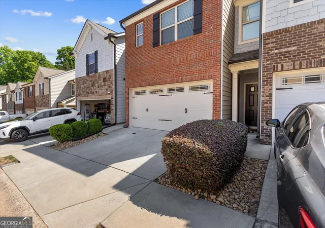 Photo 2 of Townhouse for sale at 222 Bobbie Way, Woodstock, GA 30189 | MLS# 10741134 | Listing updated on 2026-06-25