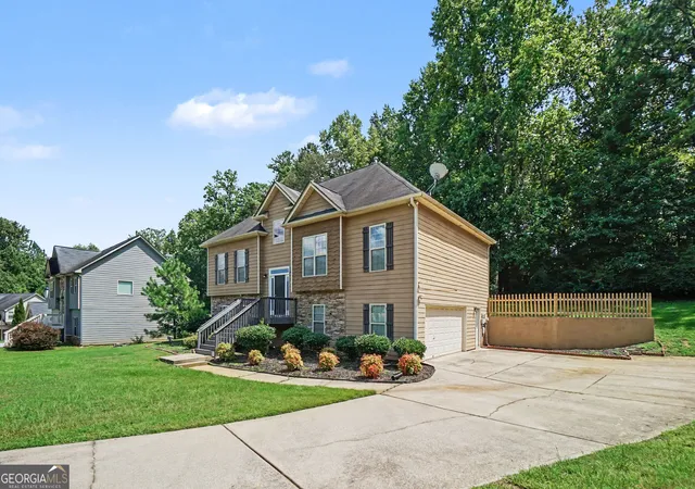 Photo 3 of Single family home for sale at 60 Ashley Pointe Dr, Hiram, GA 30141 | MLS# 10826654 | Listing updated on 2026-09-07