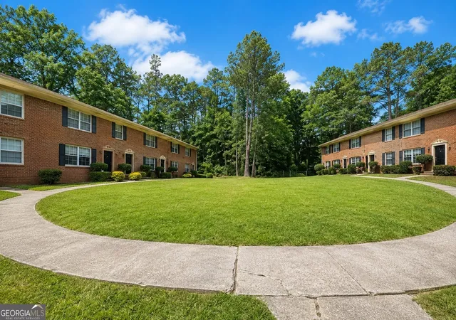 2nd image of 1010 Sexton Dr #10, Stone Mountain, GA 30083 | MLS# 10771008