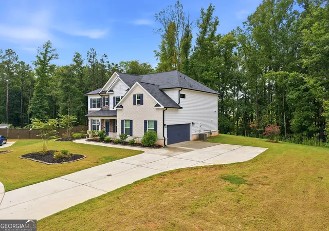 Photo 3 of Single family home for sale at 462 Sylvie Dr, Mcdonough, GA 30252 | MLS# 10835298 | Listing updated on 2026-09-19