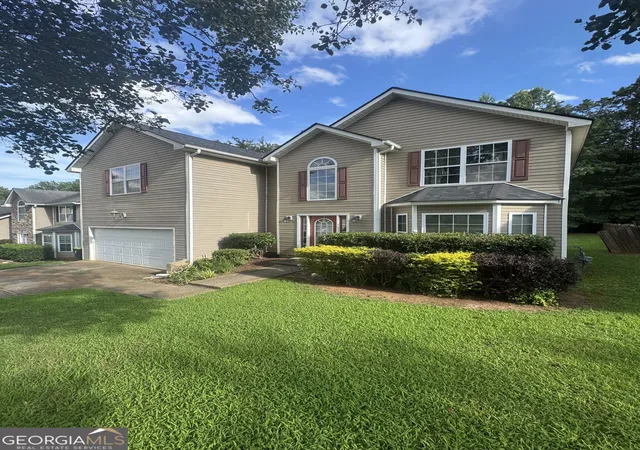 Photo 3 of Sale Pending at 1043 Summer Gate Dr, Villa Rica, GA 30180 | MLS# 10832275 | Listing updated on 2026-09-30