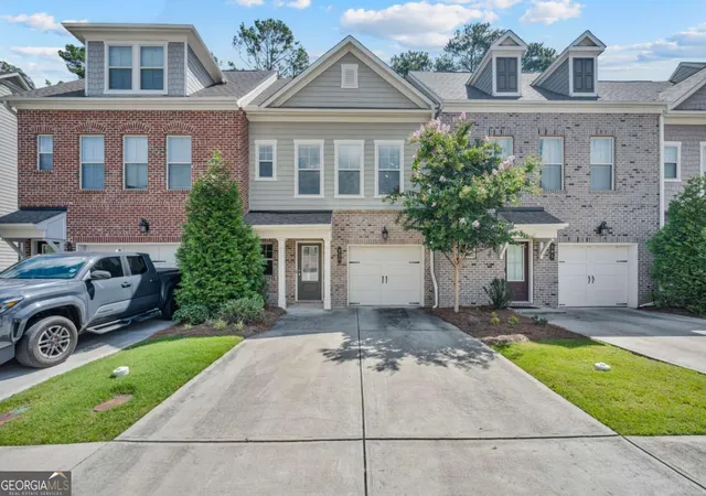 Townhouse for sale at 211 Mahone Dr, Lilburn, GA 30047 | MLS# 10809896