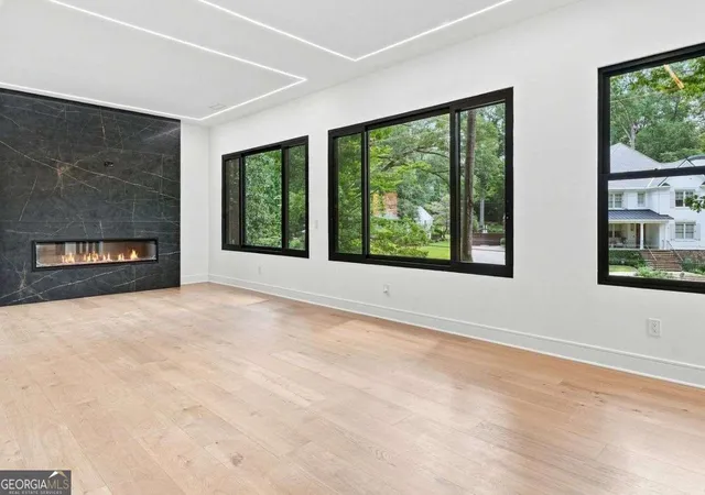 Photo 4 of Single family home for sale at 4250 Carmain Dr Ne, Atlanta, GA 30342 | MLS# 10817919 | Listing updated on 2026-10-07