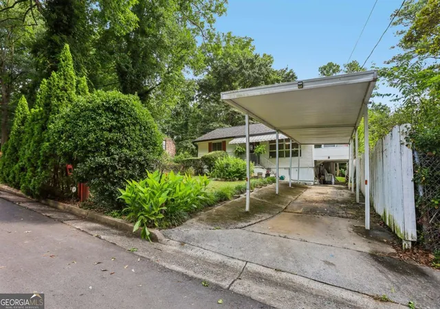 2nd image of 1955 Spink St Nw, Atlanta, GA 30318 | MLS# 10809560