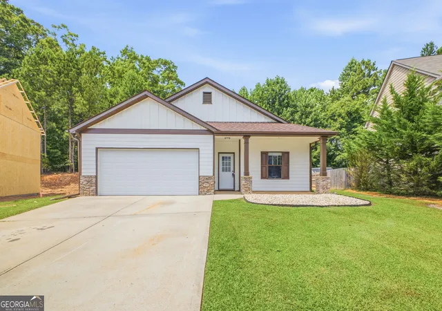 Photo 3 of Single family home for sale at 752 Stable View Loop, Dallas, GA 30132 | MLS# 10823483 | Listing updated on 2026-09-19