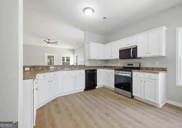 Photo 3 of Single family home for sale at 752 Stable View Loop, Dallas, GA 30132 | MLS# 10823483 | Listing updated on 2026-10-09