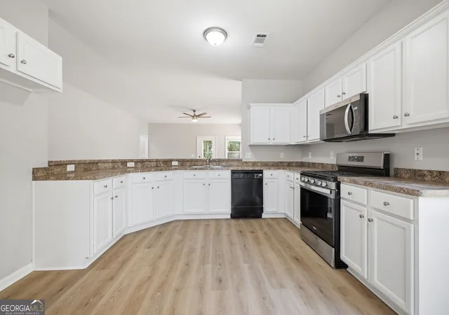 Photo 4 of Single family home for sale at 752 Stable View Loop, Dallas, GA 30132 | MLS# 10823483 | Listing updated on 2026-10-09