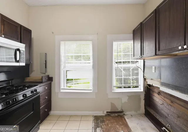 Photo 4 of Single family home for sale at 1028 Birch St Sw, Atlanta, GA 30310 | MLS# 10821480 | Listing updated on 2026-09-21