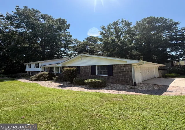 Photo 2 of Single family home for sale at 6892 Maddox Rd, Morrow, GA 30260 | MLS# 10830728 | Listing updated on 2026-09-04