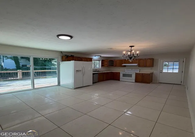 Photo 4 of Single family home for sale at 6892 Maddox Rd, Morrow, GA 30260 | MLS# 10830728 | Listing updated on 2026-09-04