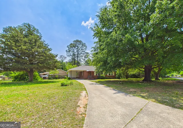 Homes for sale in Warner Robins, GA | 135 Briardale Ave, Warner Robins, GA 31093 | MLS# 10726310