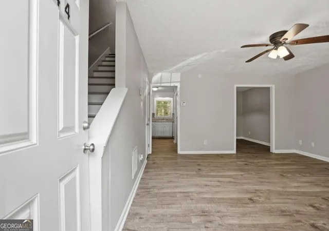 Listing Photo 4 - Condo for sale in building located at 5342 Ridgemere Ct, Stone Mountain, GA 30083