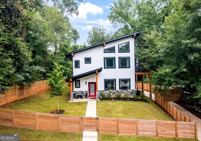 Photo 1 of Sale Pending at 1996 Phillips Dr Se, Atlanta, GA 30315 | MLS# 10806491 | Listing updated on 2026-09-02