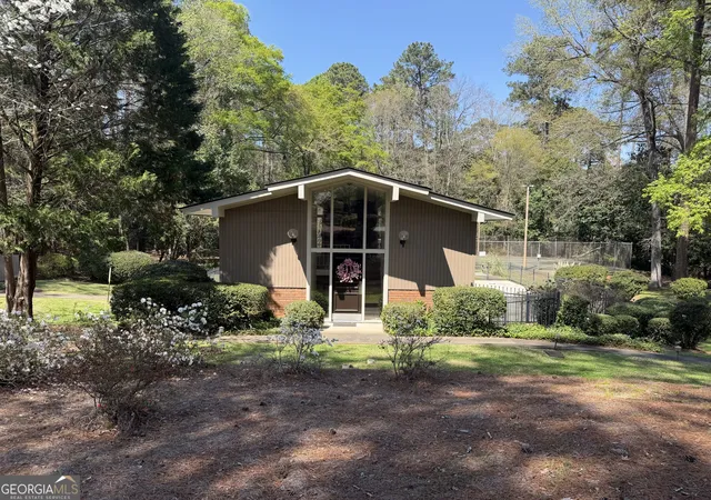 Homes for sale in Macon, GA | 4935 Rivoli Drive, Macon, GA 31210 | Houzeo
