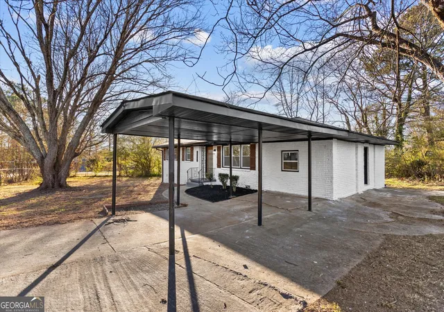 Photo 2 of Single family home for sale at 3658 Brookcrest Cir, Decatur, GA 30032 | MLS# 10802943 | Listing updated on 2026-08-31