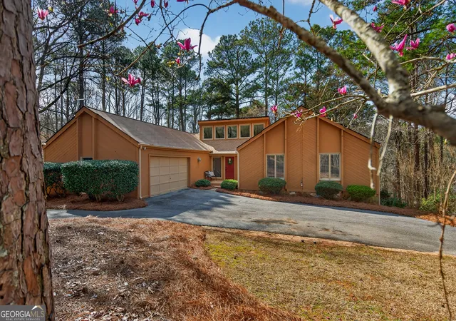 2nd image of 2005 Foxcroft Dr, Lagrange, GA 30240 | MLS# 10707020