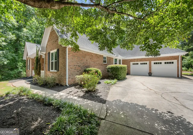 Photo 3 of Single family home for sale at 219 Darwish Dr, Mcdonough, GA 30252 | MLS# 10807670 | Listing updated on 2026-09-17