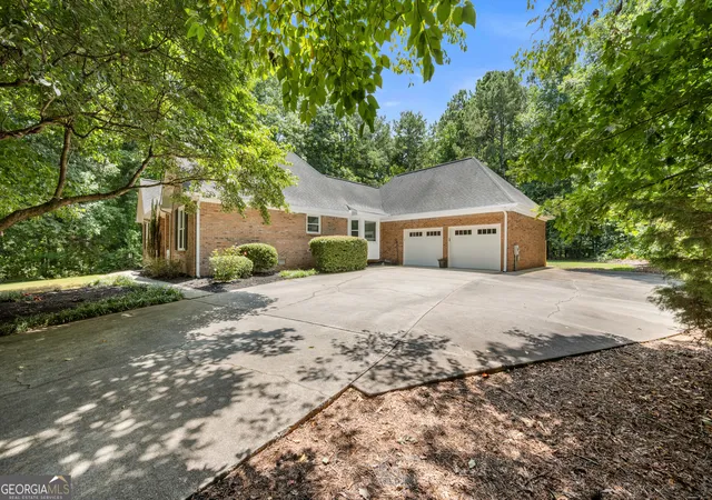 Photo 4 of Single family home for sale at 219 Darwish Dr, Mcdonough, GA 30252 | MLS# 10807670 | Listing updated on 2026-09-17