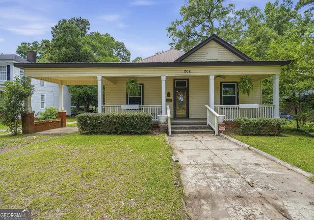 Homes for sale in Fort Valley, GA | 202 Everett Square, Fort Valley, GA 31030 | MLS# 10786920