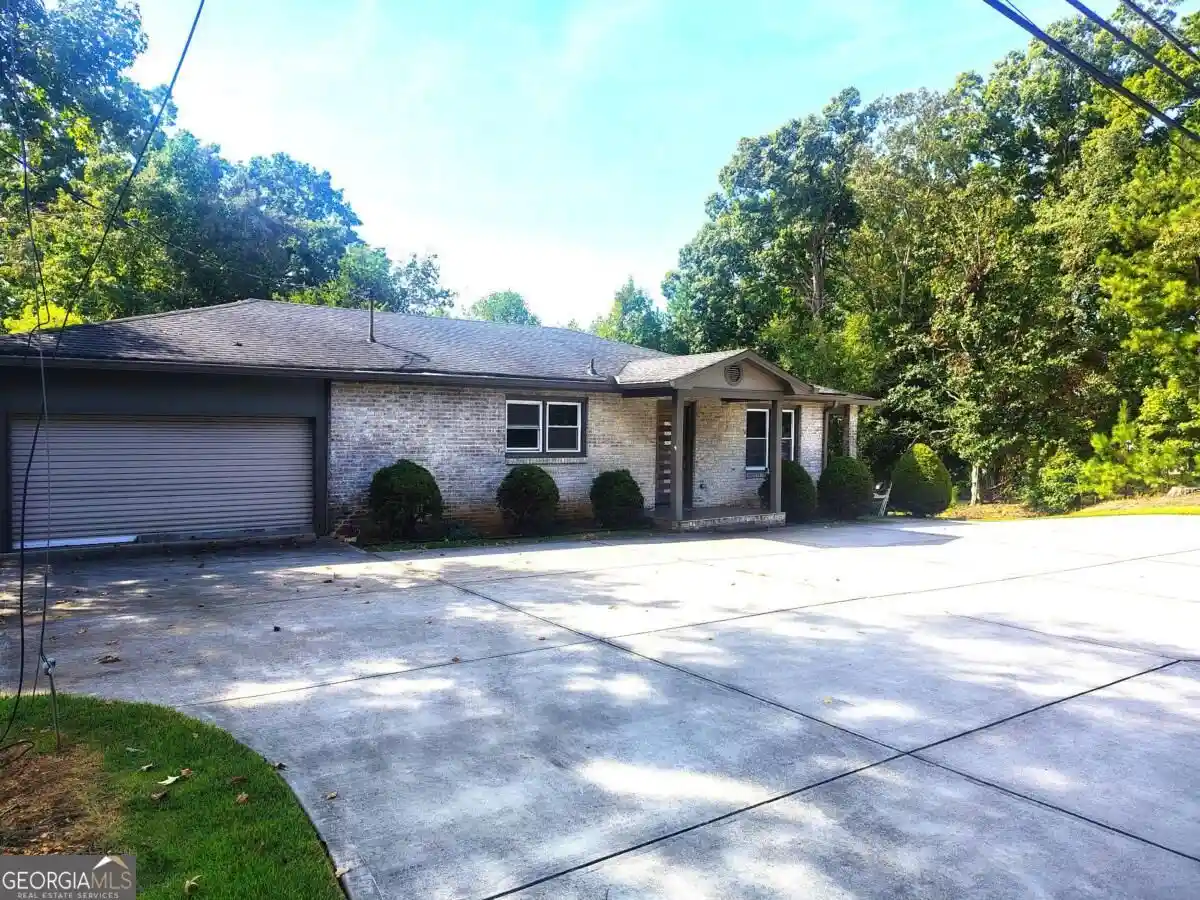 Photo 1 of Single family home for sale at 5638 Lake Acworth Dr Nw, Acworth, GA 30101 | MLS# 10851223 | Listing updated on 2026-10-23