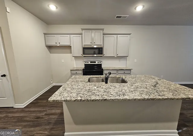 Photo 4 of Sale Pending at 171 White Mountain Pass, Mcdonough, GA 30252 | MLS# 10656608 | Listing updated on 2026-01-23