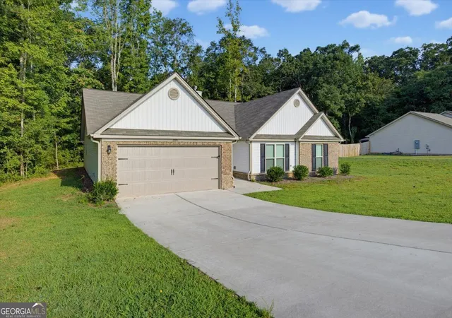 Photo 3 of Single family home for sale at 2320 Spring Brook Dr, Monroe, GA 30655 | MLS# 10832472 | Listing updated on 2026-09-27