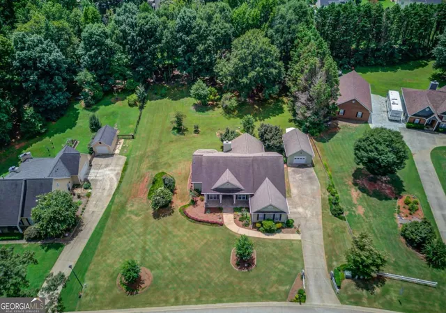 2nd image of 42 Dumar Ln, Hoschton, GA 30548 | MLS# 10820935