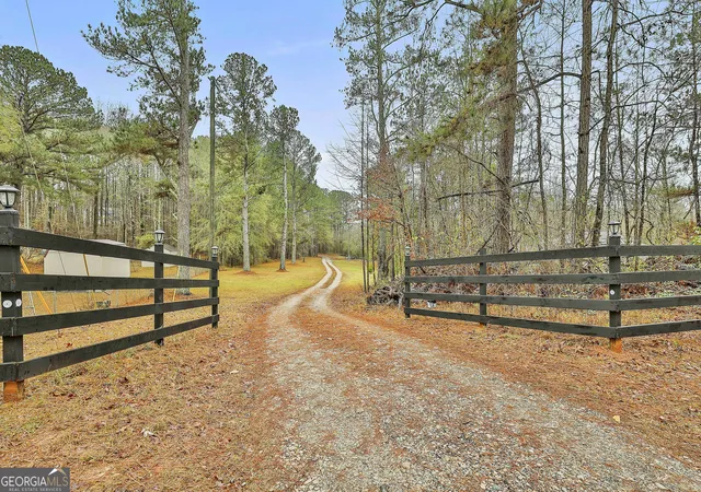 3rd image of 250 Mobley Bridge Rd, Lagrange, GA 30241 | MLS# 10655769