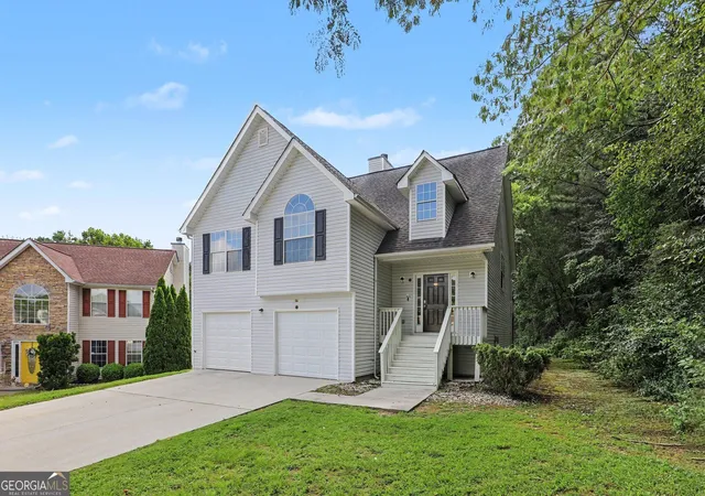 2nd image of 11050 Pebble Brook Ct, Hampton, GA 30228 | MLS# 10809228