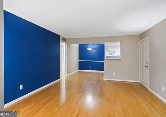 Photo 2 of Condo for sale at 3069 Chastain Park Ct Ne, Atlanta, GA 30342 | MLS# 10779446 | Listing updated on 2026-09-22