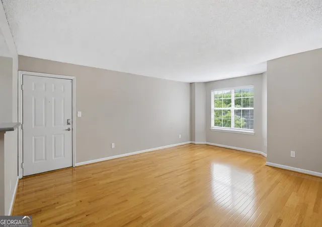 Photo 3 of Condo for sale at 3069 Chastain Park Ct Ne, Atlanta, GA 30342 | MLS# 10779446 | Listing updated on 2026-09-22