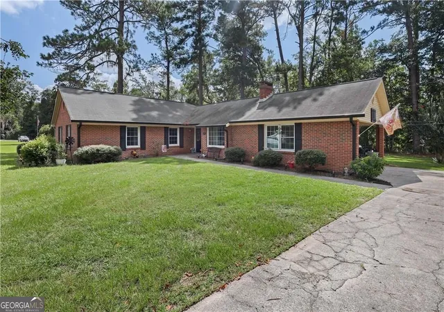Photo 2 of Sale Pending at 205 W 4th St, Springfield, GA 31329 | MLS# 10834752 | Listing updated on 2026-09-03