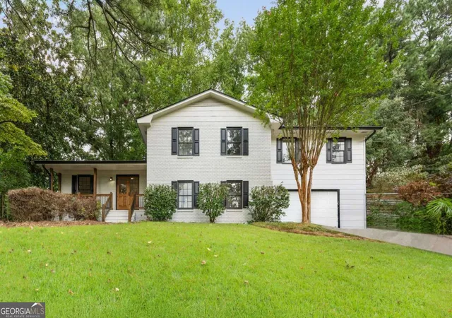 Photo 1 of Sale Pending at 3844 Lake Dr Se, Smyrna, GA 30082 | MLS# 10580986 | Listing updated on 2025-12-10